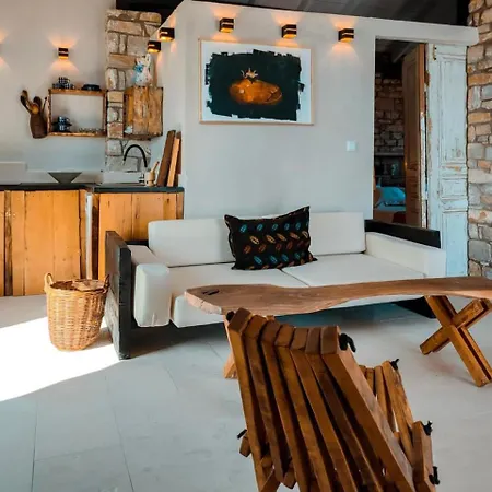 Aliky Art Villa